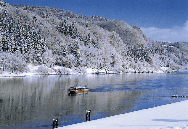 最上川 冬の風景